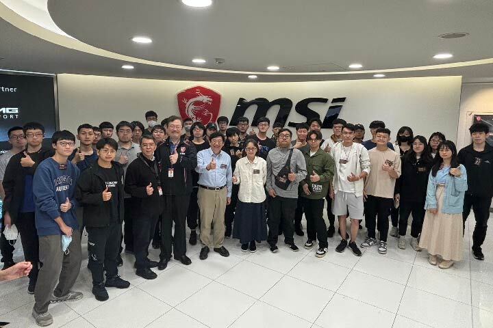 資訊電機學院於本（113-2）學期，有5位學生於微星科技微學程實習結束後順利轉正，並獲頒每人24萬元留任獎金。