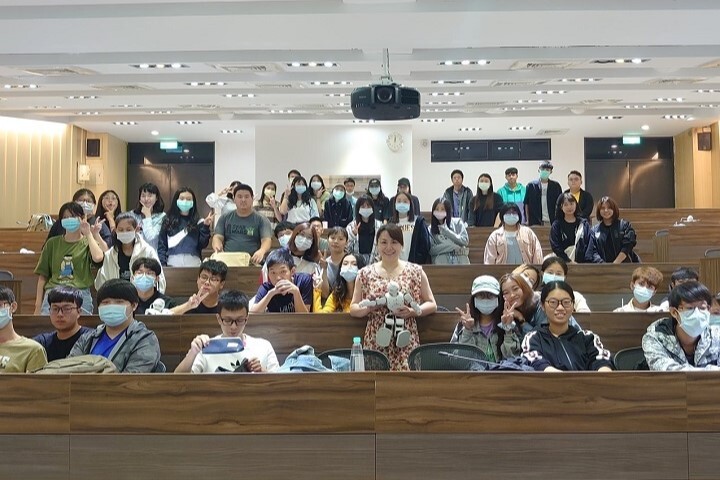 圖／中華大學舉辦「微軟AI國際證照培訓營」、講座等，免費提供資源，鼓勵學生跨域學習、強化資訊程式技能。
