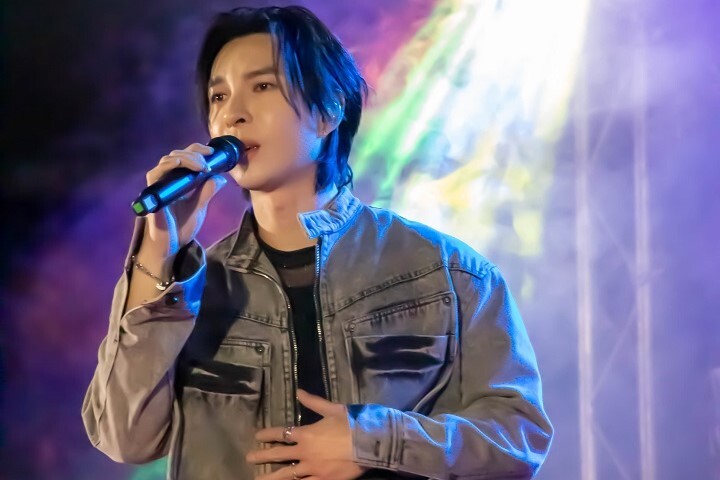 圖／藝人陳勢安擔任壓軸，帶來精彩的歌曲表演，令同學們意猶未盡。