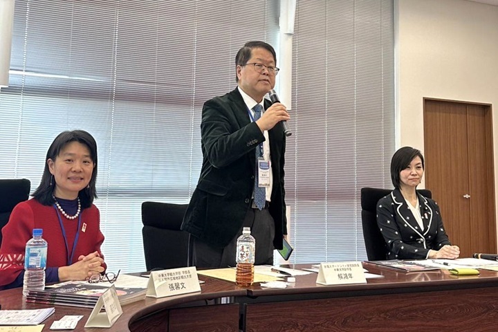 圖／中華大學解鴻年副校長(中間者)說明，台灣推動的桃竹苗大矽谷計畫，或許可借鏡日本國會議員梅村瑞穗(右1者)，所介紹的大大阪計畫及super city 構想。