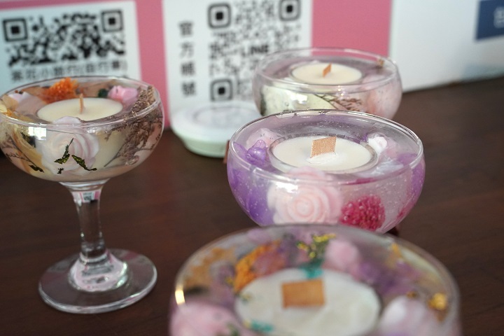 圖／中華大學師生透過與茶花農合作，設計出美觀又實用的茶花精油蠟燭