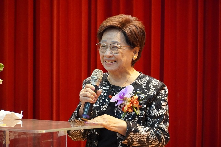 董事長楊洪秋霞表示,中華大學是一個大家庭,將確保教學品質並維護校園環境,攜手完成轉型任務。