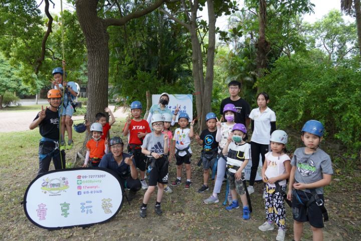 圖/中華大學與童享玩藝企業社合辦的夏令營，目的是希望讓學童都能過一個「和我們小時候一樣的暑假」。