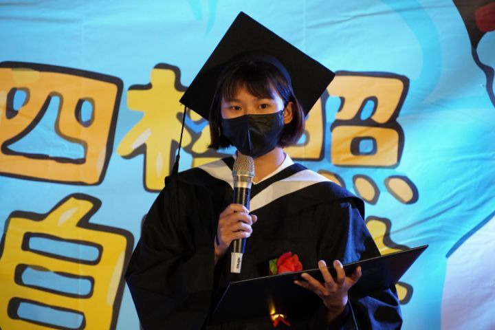 圖/中華大學會展系畢業生代表上台感謝師長們的諄諄教誨。