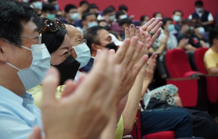 圖/馬英九演講幽默風趣，師生被逗得哄堂大笑。