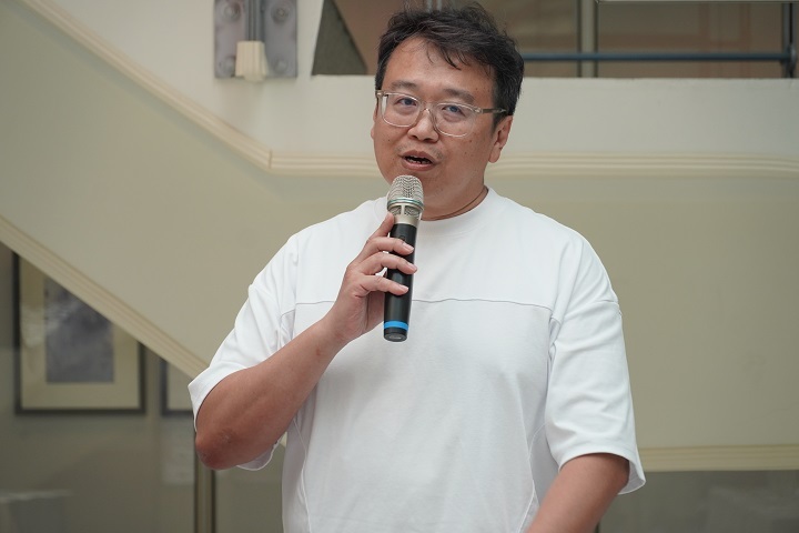 建築與都市計畫學系教師廖柏晴分享課程理念,鼓勵學生持續深化創作與實作能力。