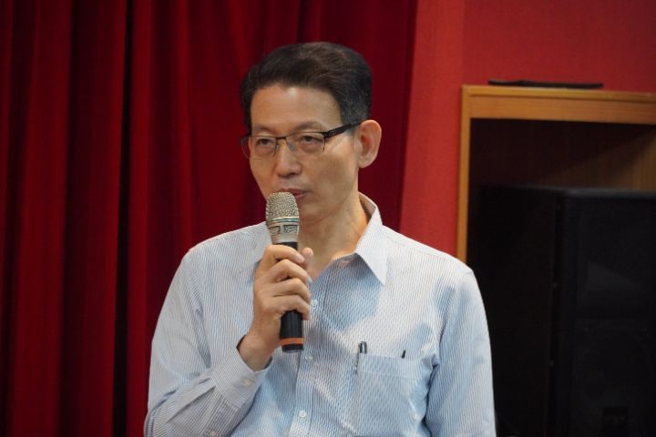 圖/羅紹和向同學講述自己如何在逆境中成長，並因此埋下想回饋社會的心願。
