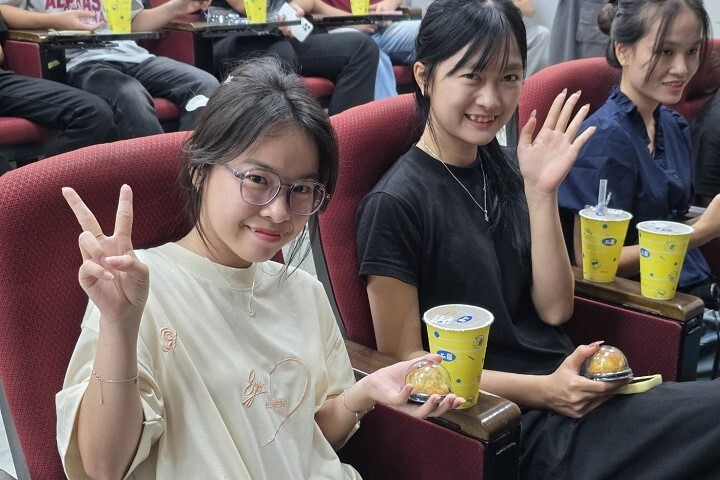 從歌唱、遊戲到美食分享，新生聯誼活動熱鬧登場，國際學生在歡樂氛圍中感受台灣文化魅力。