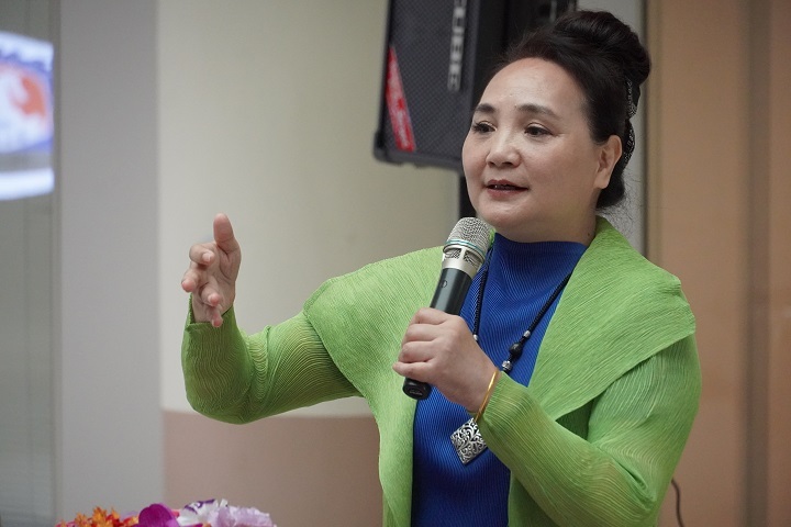 藝術家彭碧鈴以「萬物生有翼」為題，分享以藝術創作回應生命探索的歷程。