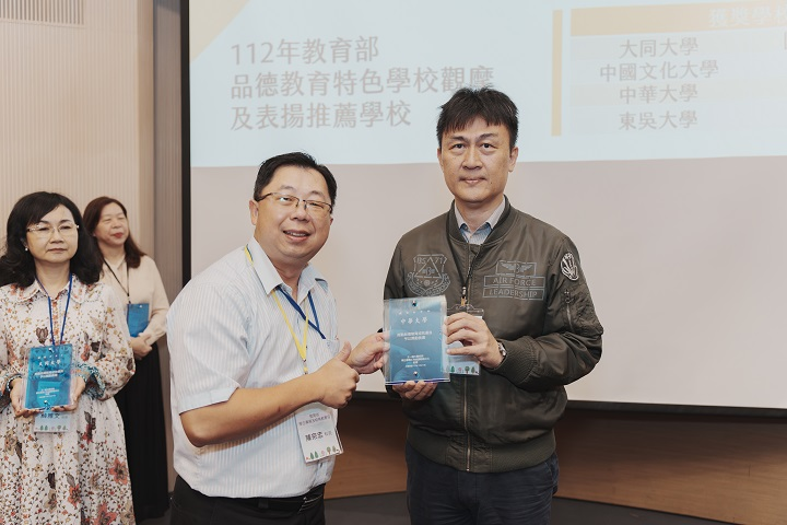 圖／中華大學閻克勤學務長代表校方出席頒獎典禮。
