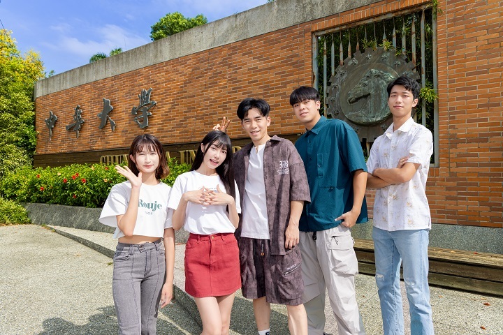 圖／中華大學辦學績效亮眼，2025 QS 亞洲大學排名，躍進至亞洲第 384 名，登上全台第 27 名、私校第 11 名，優異表現超越許多國立大學！ 