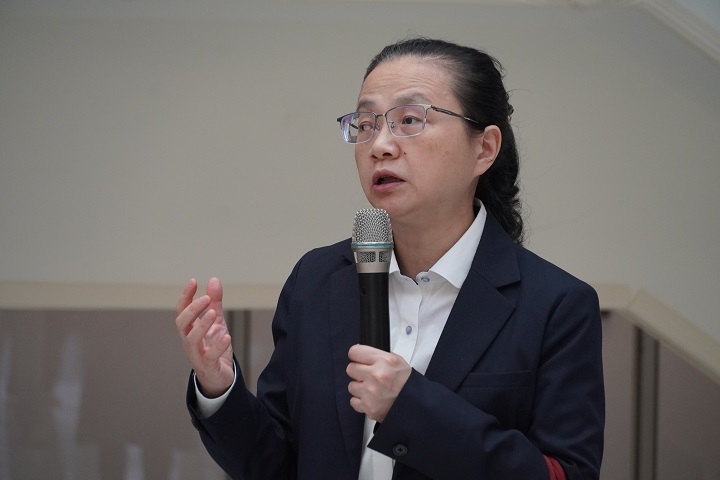 圖/國際人文社會暨智慧商務學院院長簡曉花勉勵學生勇於跨越專業框架,將AI與人文工藝結合,培養創新思維,開創屬於自己的未來。