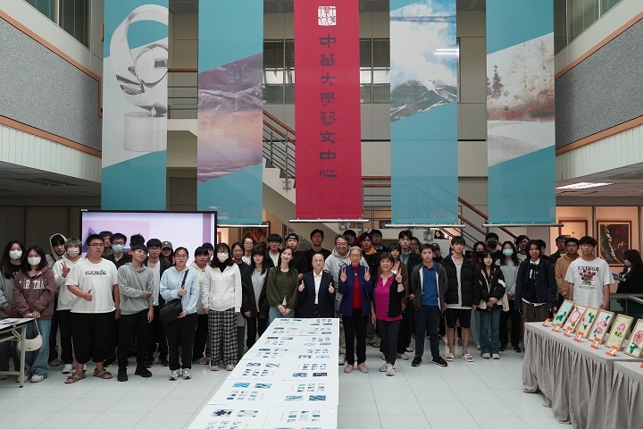 圖/中華大學『114-1【人文・智慧・創意】CAI課程期末成果展暨競賽』圓滿落幕,師生齊聚合影,共同見證跨域學習與AI創意的精彩成果。