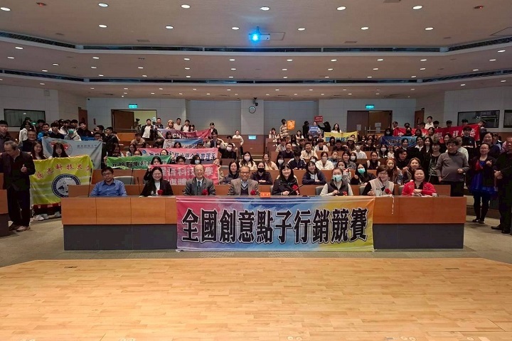 2026第九屆全國創意點子行銷競賽於弘光科技大學圓滿落幕，各校師生齊聚合影留念，展現全國大專院校在創意行銷與科技應用領域的豐沛能量。