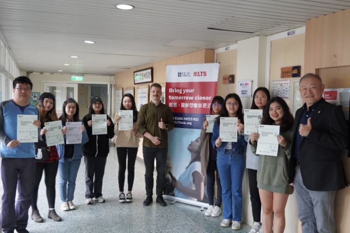 圖/中華大學管理學院與英國西英格蘭大學合辦的企業管理雙學士學位學程,因積極推動學生赴英留學,獲英國文化協會授權成為台灣IELTS雅思報名中心。