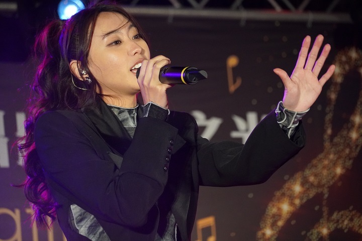 星光藝人熱情開唱，現場氣氛嗨到最高點！