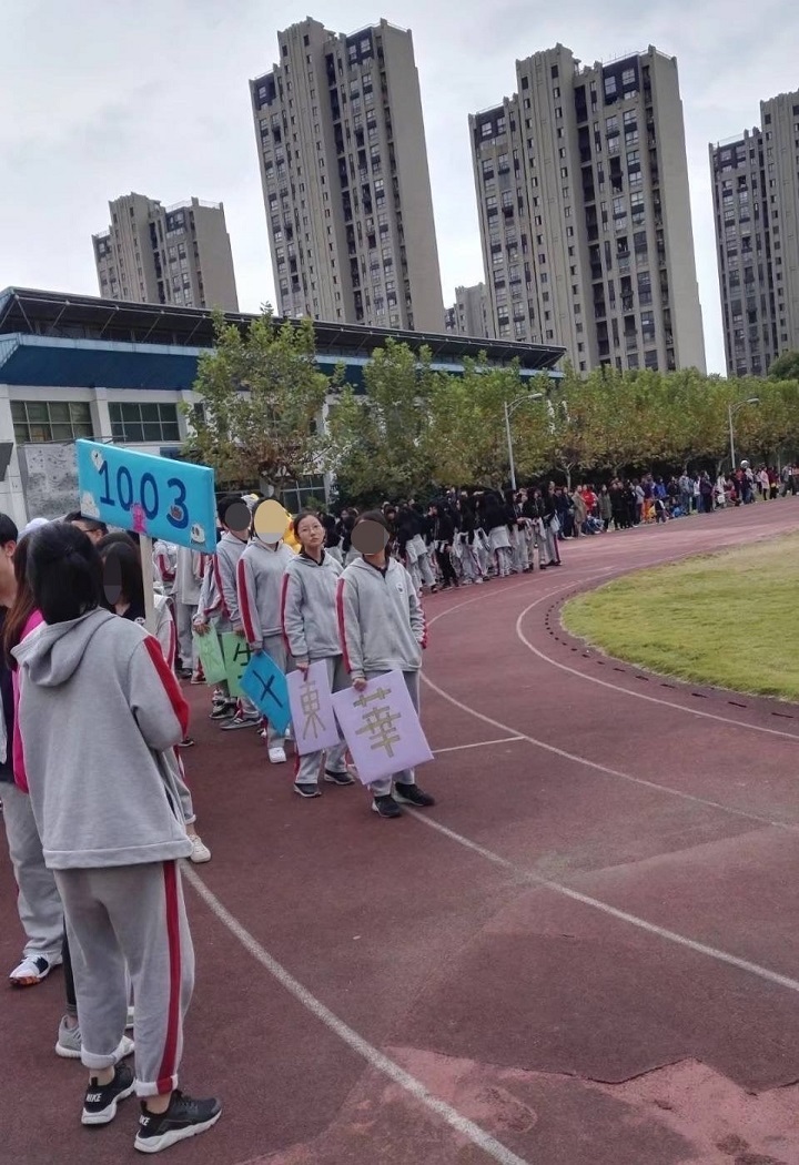 圖/許庭瑜就讀蘇州華東台商子女學校,因受疫情影響,整個年級約100多人緊急回台。(許庭瑜提供)
