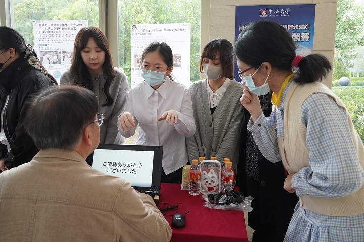 應用日語學系團隊：「從PPT製作到錄音修正，過程中曾感到挫折，但靠著神隊友互助完成作品。這次經驗讓我們相信，只要努力，成果一定會被看見。」