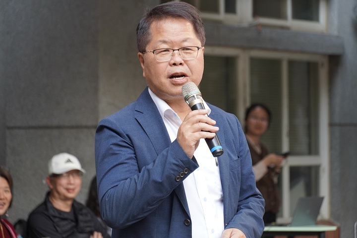 副校長解鴻年於活動中勉勵新生把握學習良機，融入在地文化，並期許大家在新學期持續精進、展現成長。