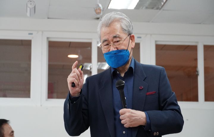 圖/毛治國理論加上實務的精闢見解，聽得台下博士班學生掌聲和笑聲不斷。
