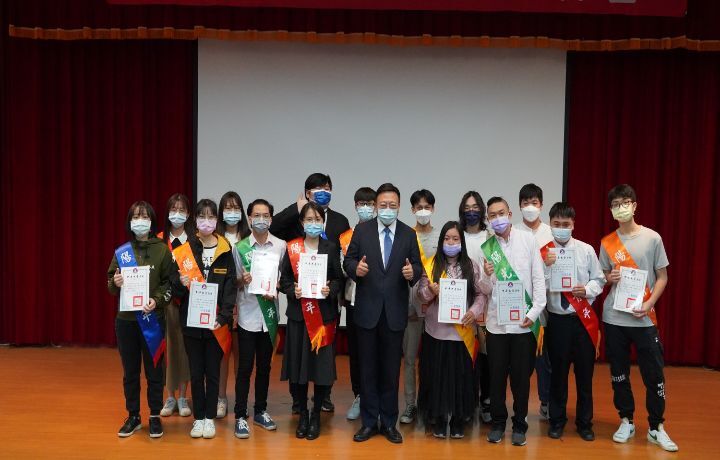 圖/中華大學陽光青年活動總獎金15萬元,前15名得主能獲得校長親自頒獎表揚。