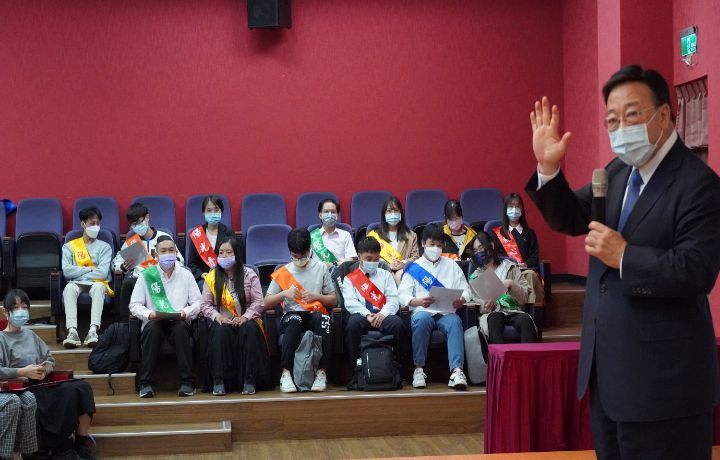圖/中華大學校長劉維琪勉勵學生多參與陽光青年活動,培養勇於嘗試的精神,對將來就業會有很大幫助。