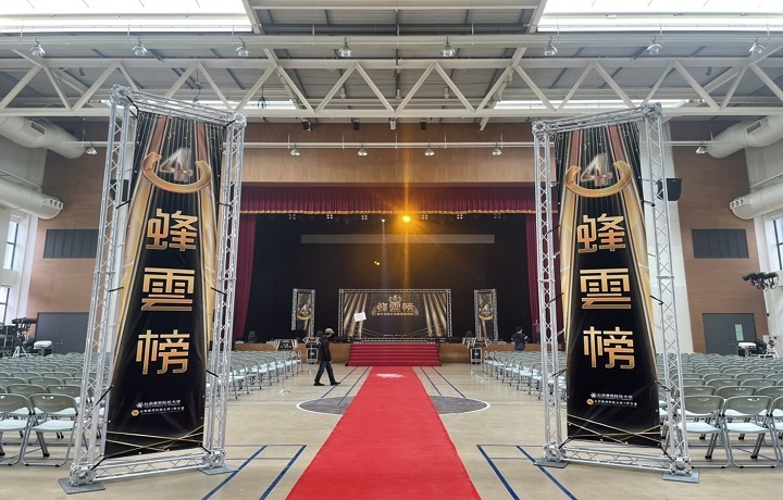 圖/ 張建宇過去就讀台南應用科技大學時舉辦的學生會交接典禮,他希望未來也能把交接典禮辦得跟金馬獎一樣隆重。