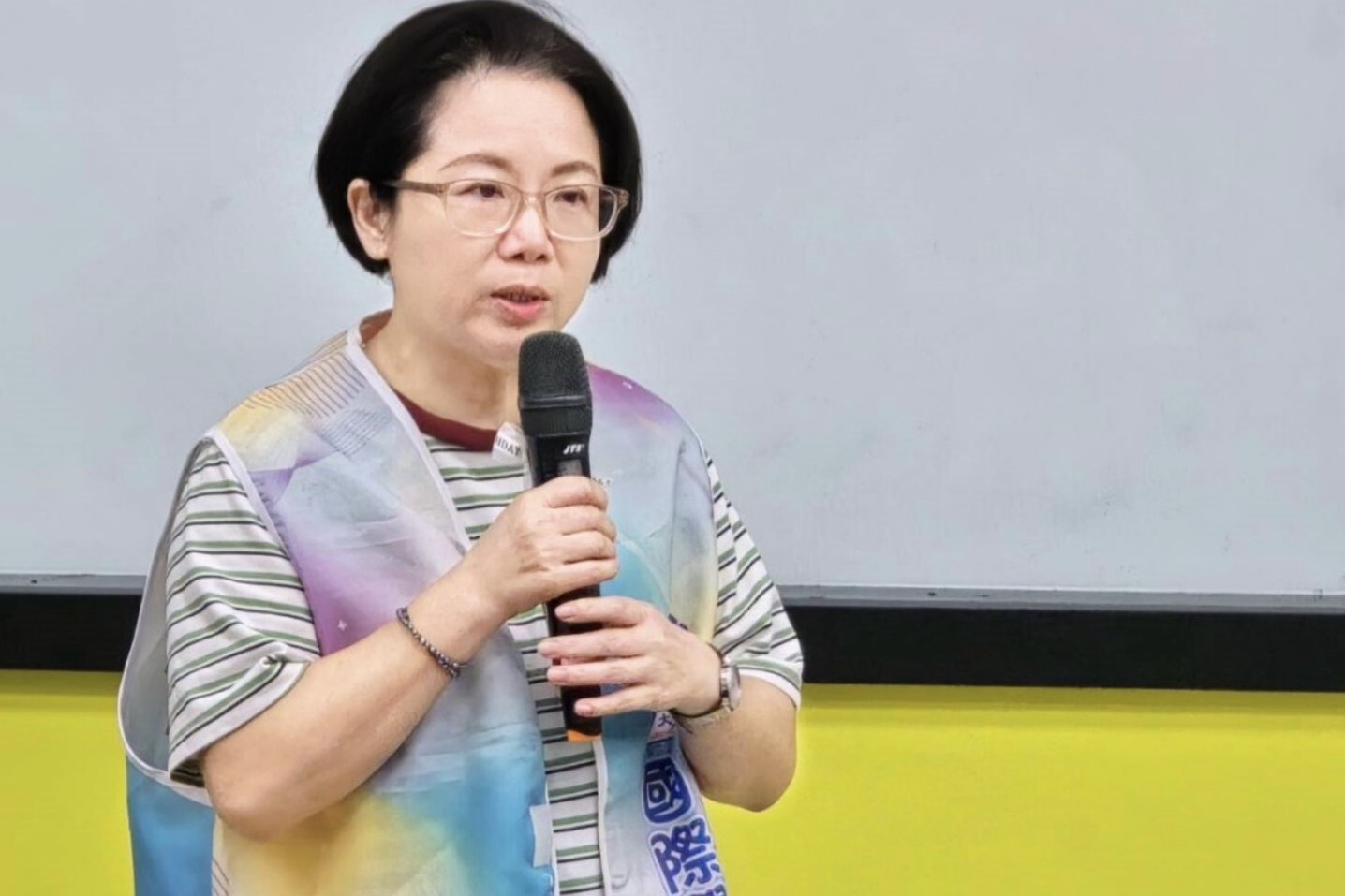 中華大學國際專修部學務組長莊英慧勉勵國際學生勇於探索、積極參與校園生活，並善用資源，讓學習與生活都充滿意義。