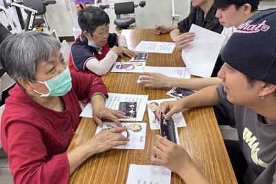 老少共學世代交流 ！中華大學外籍生帶長輩快樂學英文